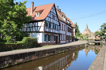 La rivière Lauter dans la ville, ville de Wissembourg, département du Bas Rhin, France