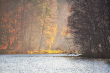 Jesień nad jeziorem © Robert