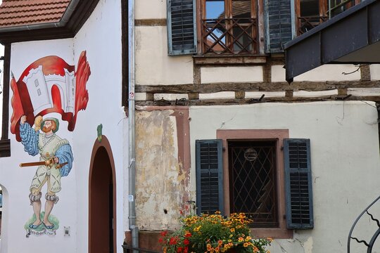 Peinture murale, fresque murale, ville de Wissembourg, d&eacute;partement du Bas Rhin, France
