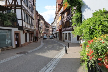 Rue typique, ville de Wissembourg, département du Bas Rhin, France