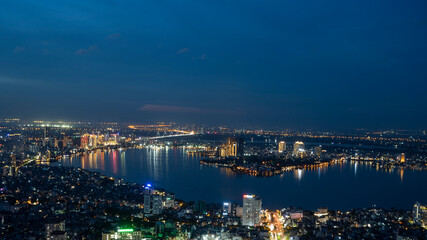 Obraz premium Vue panoramique nocturne de Hanoi , Vietnam