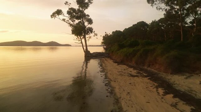 Playa del Regaton al atardecer con el viento en calma