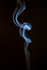 The artwork created from smoke is beautiful and gentle. Taken with a camera that has a high magnification rate.