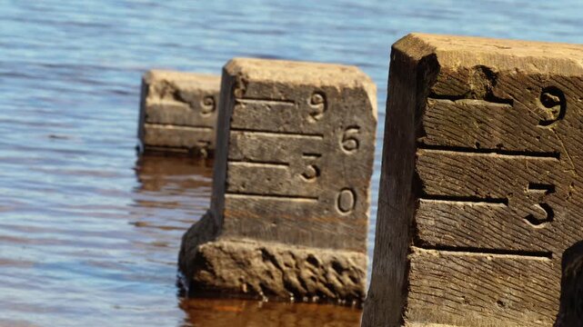 Reservoir engraved stone water marker level 