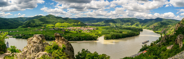 Obraz premium Dürnstein and surroundings in Austria