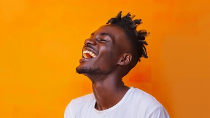 Obraz premium Create a realistic image of a young Brazilian man with a playful nature, standing against a bright orange backdrop, laughing with a sense of fun 