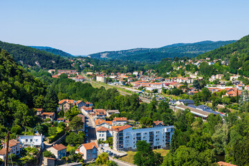Obraz premium Vue sur Foix et les Pyrénées depuis le Château de Foix