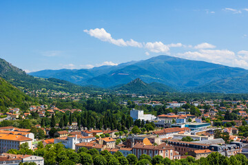 Vue sur Foix et les Pyrénées depuis le Château de Foix