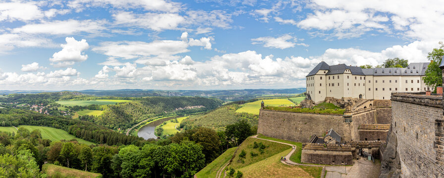 Blick von der Festung K&ouml;nigsstein ins Elbtal und Elbsandsteingebirge