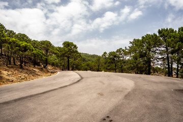 Carretera en la cima de una montaña