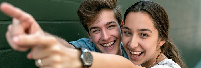 Obraz premium Happy teenagers pointing fingers at camera and smiling