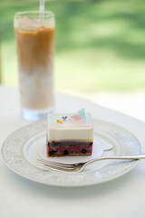 ケーキトアイスカフェラテ　テラス席
