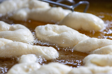Chinese donut is a breakfast food that Asian people know well and has been in the lives of Asian people for a long time and has been around for a long time.