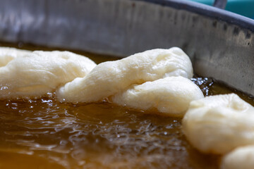 Chinese donut is a breakfast food that Asian people know well and has been in the lives of Asian people for a long time and has been around for a long time.