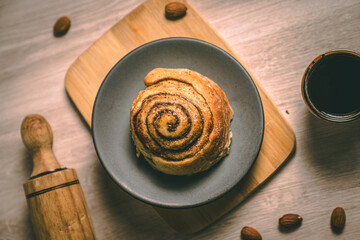 cinnamon roll in wooden table