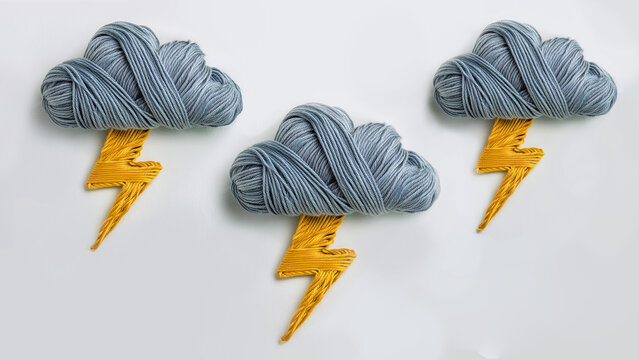 Nubes de lluvia con truenos hechos de lana