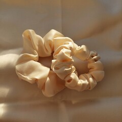 scrunch rubber lies silk