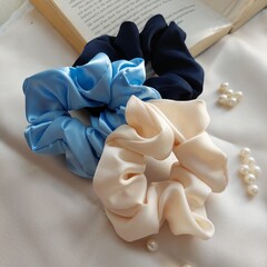 scrunch rubber lies silk