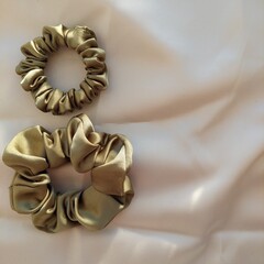 scrunch rubber lies silk