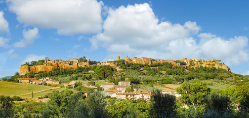 Obraz premium Orvieto, Italy. Afternoon view of Orvieto and its historic center. The Countryside surround the old Etruscan city in the province of Terni, Umbria. Blue sky with white clouds. Banner header image.