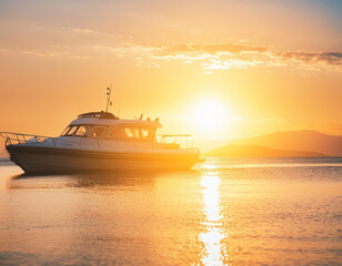 Obraz premium sunset over the sea