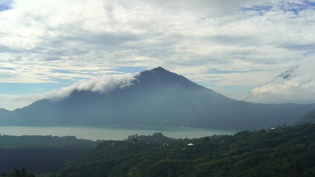 발리 아궁산 구름 타임랩스(00:16s)