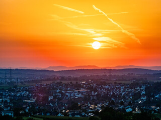 Sonnenuntergang &uuml;ber H&ouml;henzug