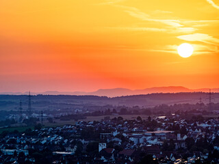 Fototapeta premium Sonnenuntergang über Höhenzug