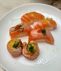Sushi combo containing six pieces of salmon