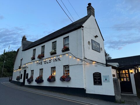 An evening view of The Old Inn, a 16th Century traditional Cornish part thatched pub. Mullion, Cornwall, Uk. July 18, 2024. 