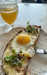 Croque-monsieur with mimosa