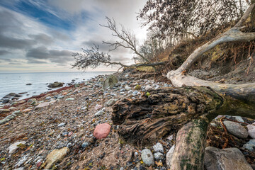 Die malerische Steilküste bei Katharinenhof auf der Ostseeinsel Fehmarn nach dem Sturm, im Herbst...