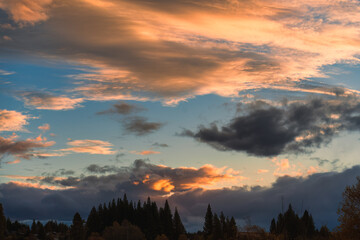 Fototapeta premium Colorful sunset sky with clouds