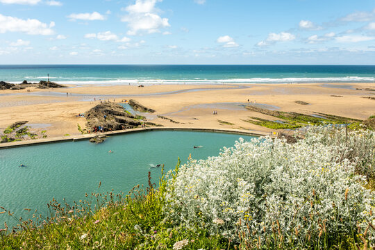 Bude Sea Pool is a semi-natural tidal pool and is a safe haven for wild swimming on the edges of the Atlantic Ocean.