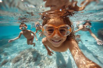 Naklejka premium Joyful Children Playing Together Underwater and at the Surface on a Bright Sunny Day