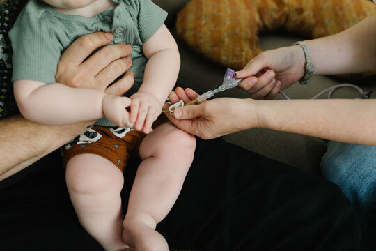 Parents with a baby who needs food through the tube