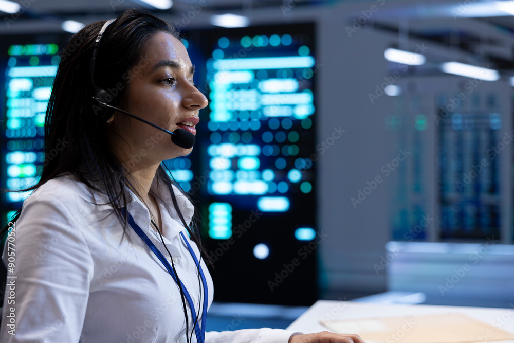 Poster it expert in data center providing technical support to customers, troubleshooting issues. server ro