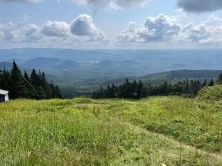 mountain landscape in Mont-Tremblant © Simon Juneau-Ouellet