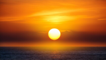 Obraz premium big sun with sunset over the sea