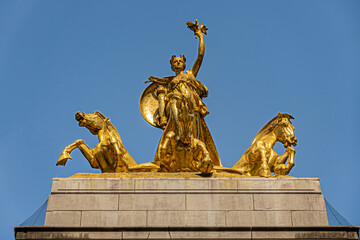 Obraz premium New York, NY, USA - August 2, 2023: Maine monument golden statue top frontal closeup on SW corner Central Park under blue cloudscape
