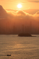 Sunrise an boat in Balne&aacute;rio Cambori&uacute; 