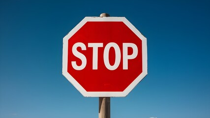 Obraz premium A bold, red stop sign shape, combined with a flat design, creating a visually appealing and easily recognizable symbol.