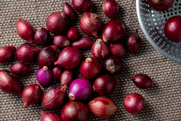 Red onions.
Image of fresh red onions.