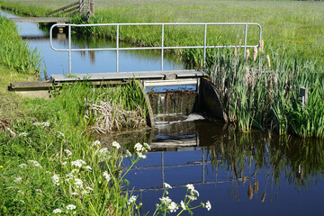 Controlling water levels in the western part of the Netherlands in agricultural area's