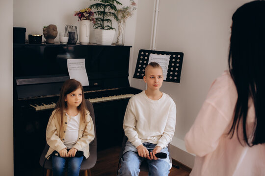 A lesson for children at a music school