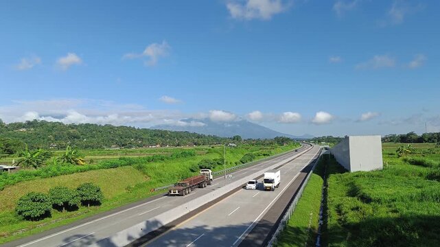 Vehicle traffic on the toll road