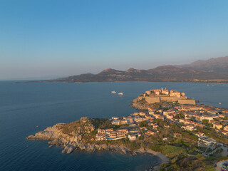 Fotografia aerea della cittadella di calvi in corsica