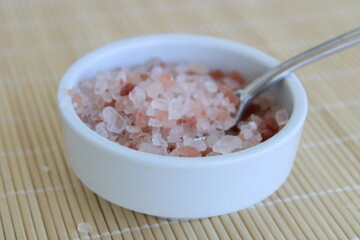 Pink himalayan salt in bowl