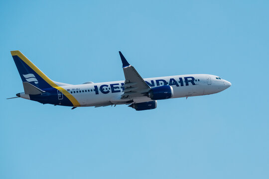 A Boeing 737-8 MAX, operated by Iceland Air, taking off from Helsinki-Vantaa airport.