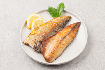 Mackerel is a saltwater fish of the mackerel family. The body is fat and plump, has greenish-black wave patterns on the back, and the belly is silver-white.